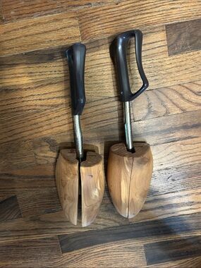 Men's Wooden Shoe Trees with Black Handles
